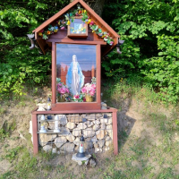 Kapliczka we wsi Bębło.