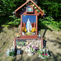 Kapliczka we wsi Bębło.