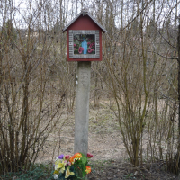 Kapliczka we wsi Wierzchowie, gmina Wielka Wieś, krakowski.