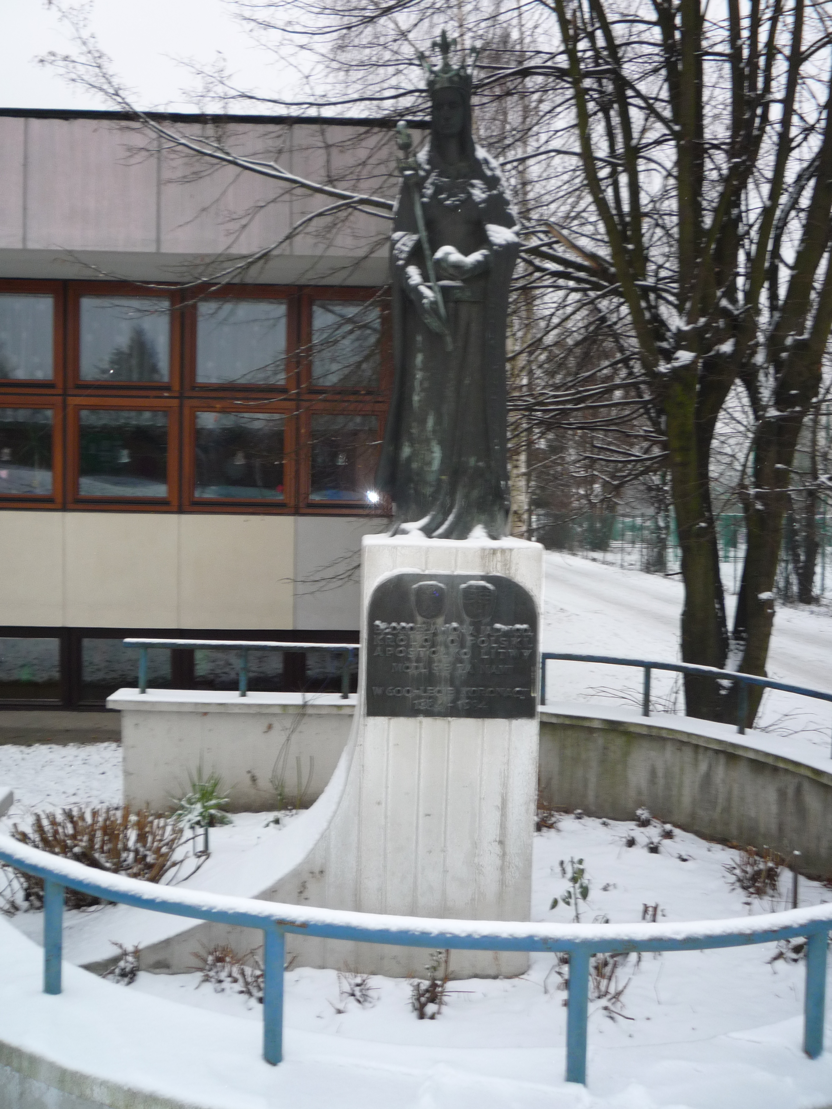 Kapliczka przy ul. Łokietka w Krakowie, obok kościoła św. Jadwigi Królowej.