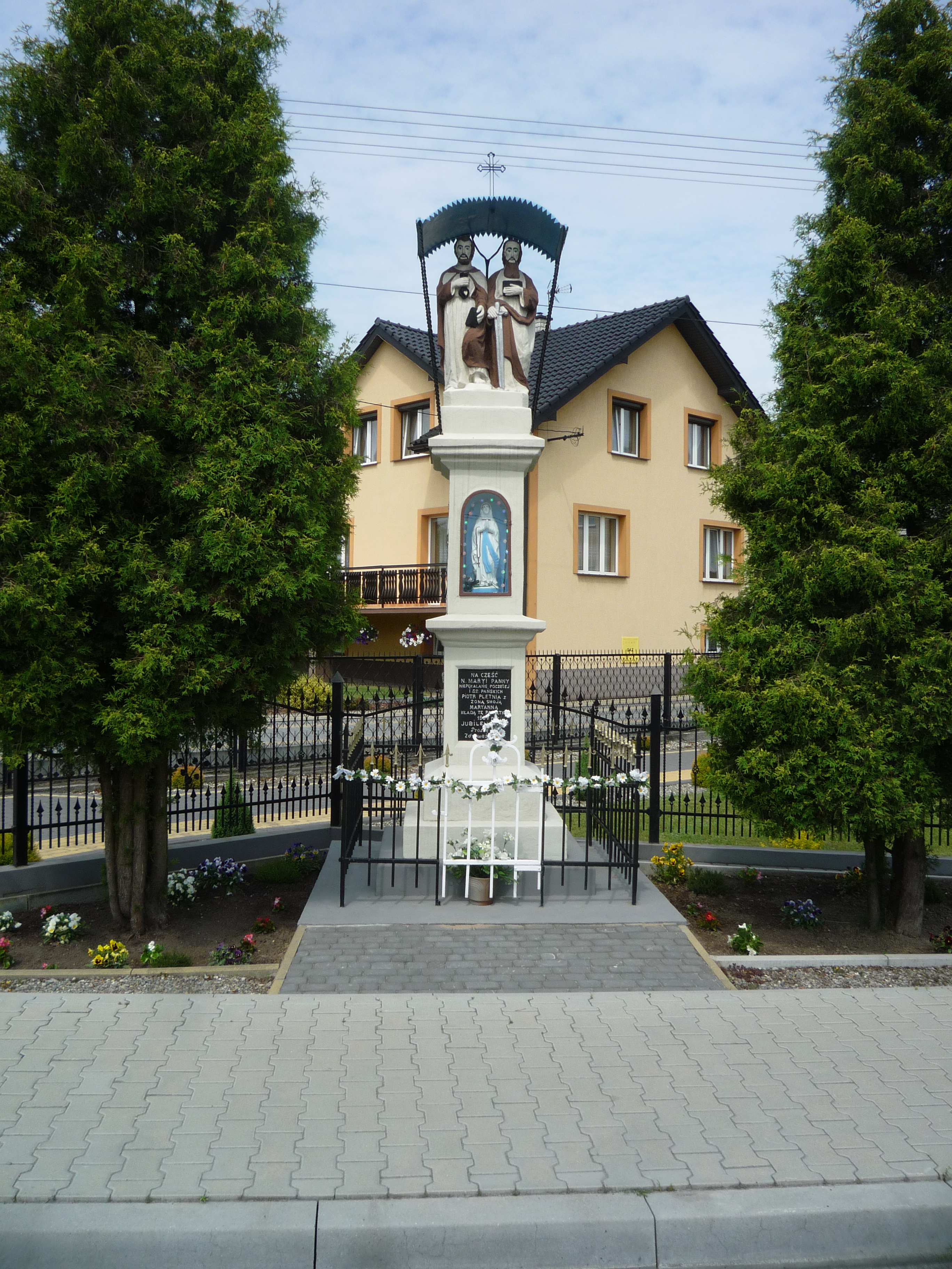 Kapliczka we wsi Rzozów, gmina Skawina, powiat krakowski